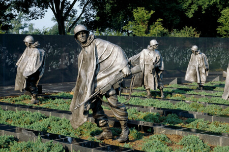 http://i.infoplease.com/images/korean-war-statues2.jpg